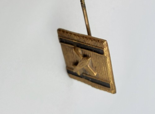 German WW2 Aircraft destruction badge metal stick pin gold color 1957 award old - Afbeelding 6 van 8