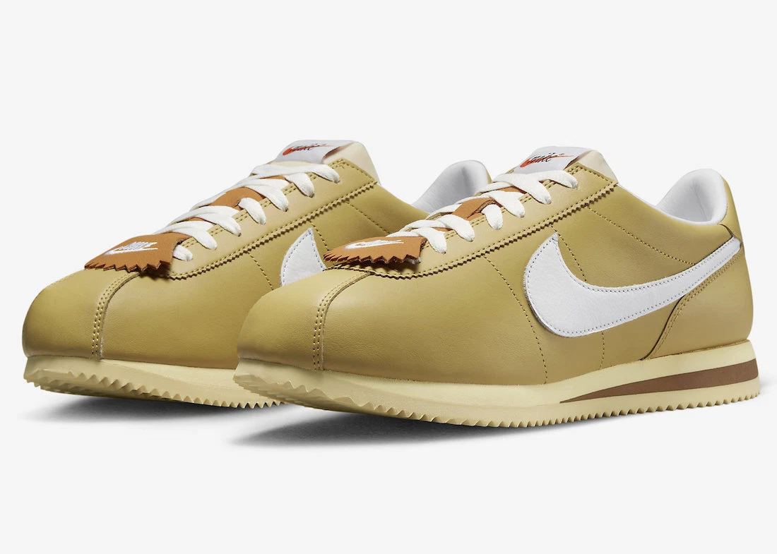 NIKE WMNS CLASSIC CORTEZ LEATHER 23.5cm