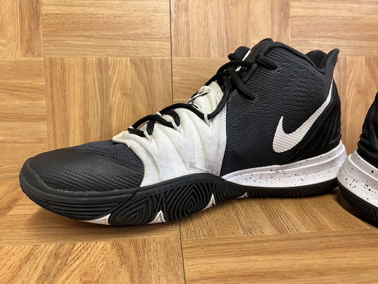 RARE🔥 Size 12 - Nike Kyrie 5 TB Black - image 5
