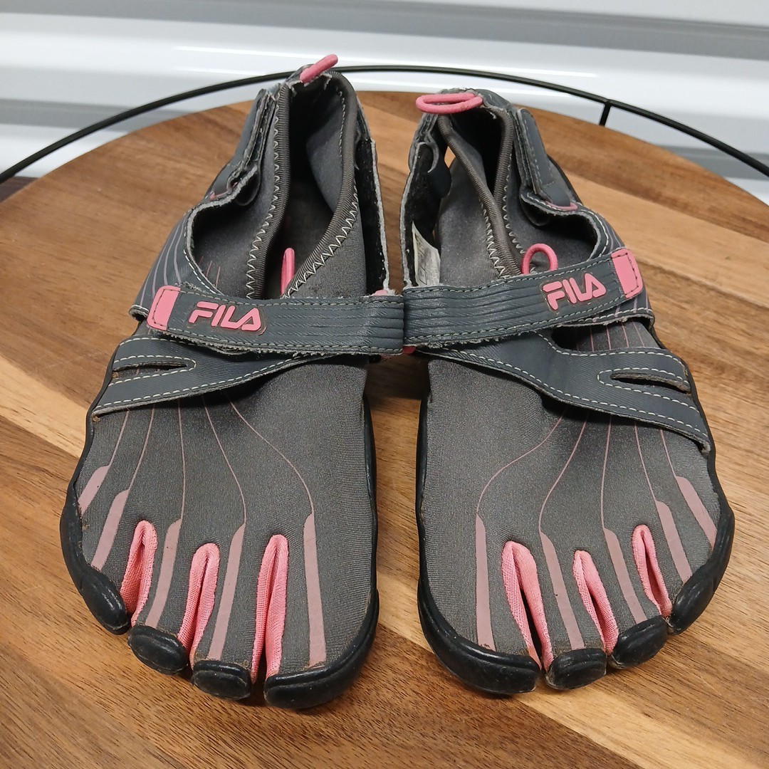 Fila Skeletoes Size Black with Pink Trim