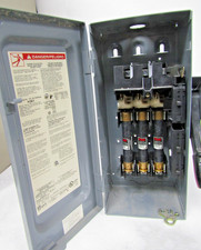    SQUARE D SAFETY SWITCH H-361 30 AMP 600VAC WITH 15 AMP FUSES INCLUDED