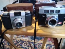2 VINTAGE KODAK AUTOMATIC 35 35MM FILM CAMERA  LEATHER CASES UNTESTED