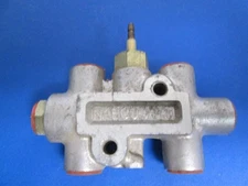 NOS OEM Datsun Nissan  Assembly Switch Brake Indicator Proportion Valve