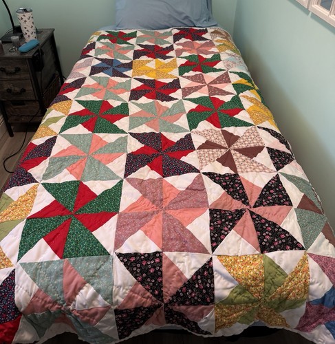 Vintage dated w name KY Handmade Pinwheel Quilt, Twin, 70x80” (tb1/cp)