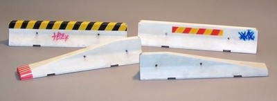 Plus Model 369 - 1:35 Resin Bausatz Straßensperren - lang