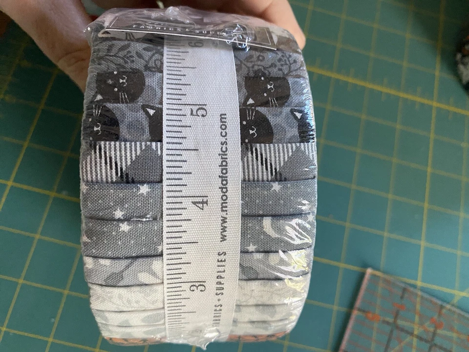 Moda MIDNIGHT MAGIC April Rosenthal JELLY ROLL 40 2 1/2" Strips - Image 3 of 4