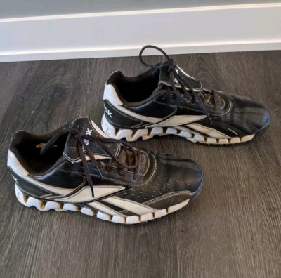 Men's black and white Reebok ZigTech baseball trainer athletic shoes - size 10