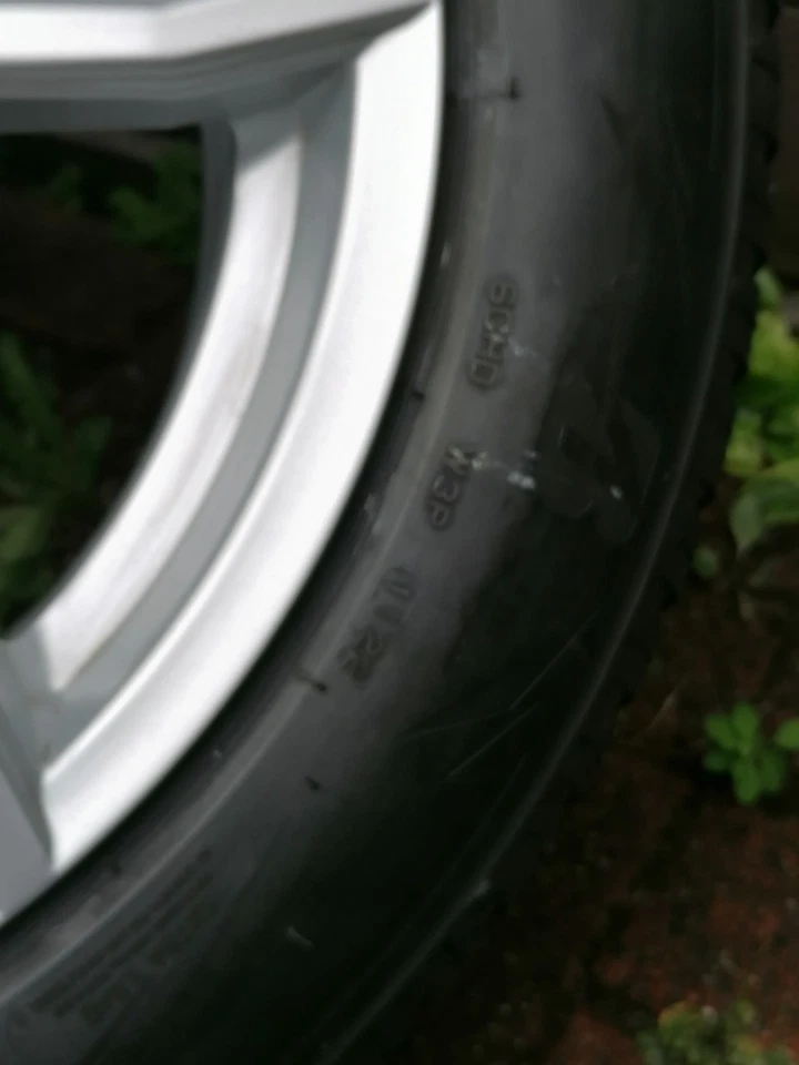 BMW Winterreifen Neuwertig 225/60 R18 incl ALU Felgen...  - Bild 4 von 4