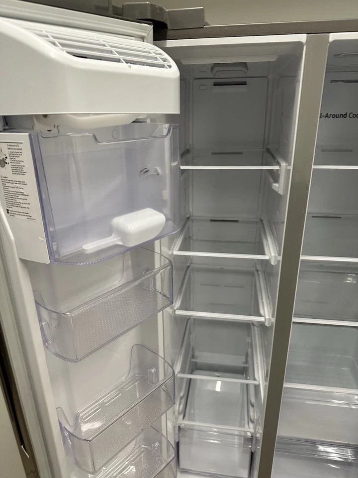 Samsung 28-cu ft / 36-in Wide Side-by-Side Refrigerator with Ice Maker - Image 4 of 4