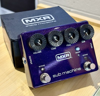  VERPACKT & NEUWERTIG  MXR M225 Sub Machine Oktave Fuzz Gitarrenpedal ~ Effektgerät!