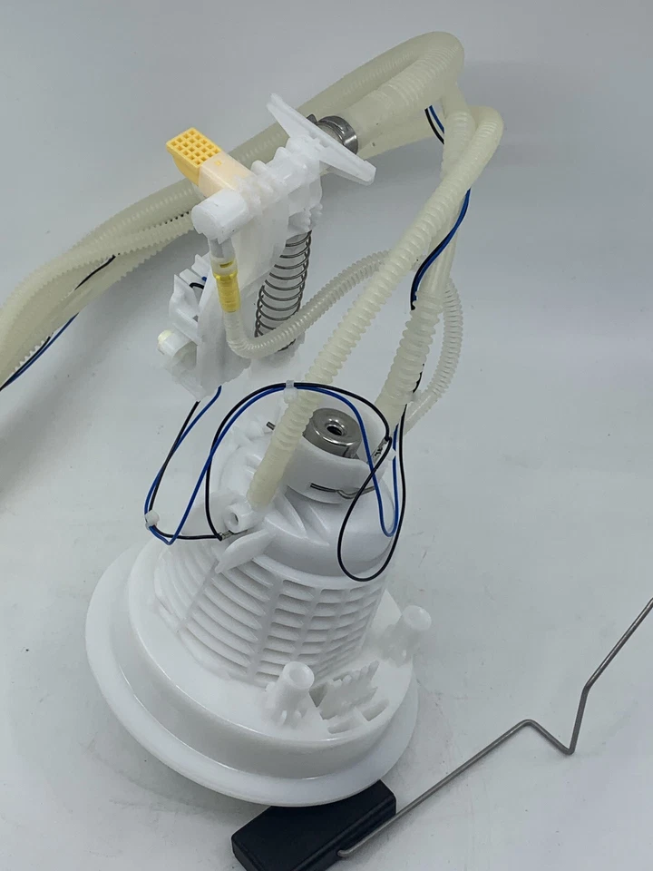 MONTAJE FILTRO COMBUSTIBLE CALIDAD ORIGINAL DODGE CHALLENGE R/T 2011-2014 5,7 L V8 Foto 4 de 4