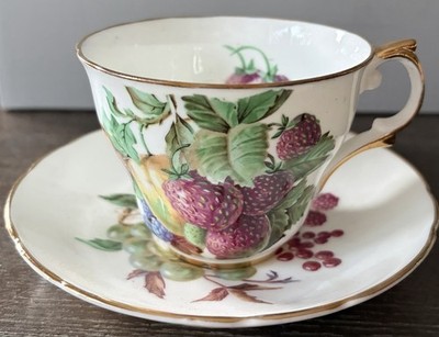 Vtg Regency Genuine Fruit Motif Bone China Teacup & Saucer England Gold Trim