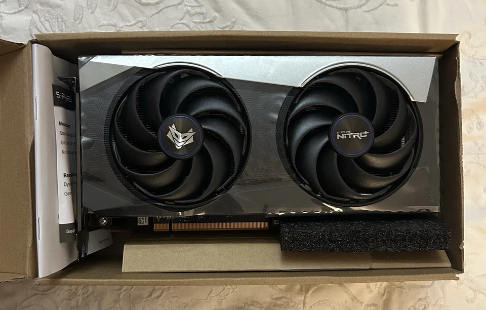SAPPHIRE Nitro+ Radeon RX 6600 XT 8GB GDDR6 GPU Gaming - PCIe 4.0 - Immagine 3 di 4