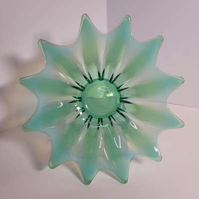 Vintage Fostoria Heirloom Shallow Glass Bowl Green Opalescent Starburst 12 Point