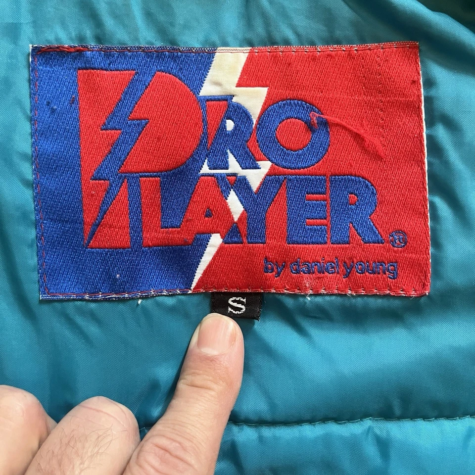 Vintage Pro Player Daniel Young Charlotte Hornets Jacket Men’s Small Insulated - Image 4 of 4