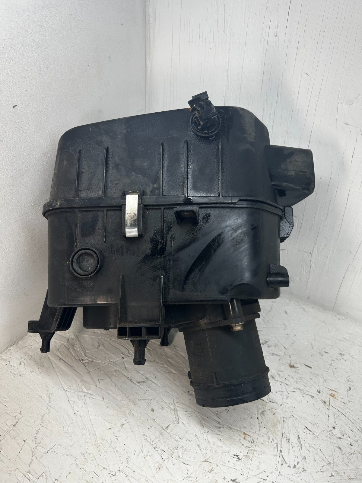 2014–2020 Maserati Ghibli Quattroporte Intake Air Box w/ MAF 670005844
