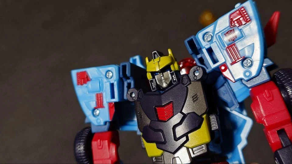 Transformers Legacy Tl-78 Hot Shot - Image 3 of 3