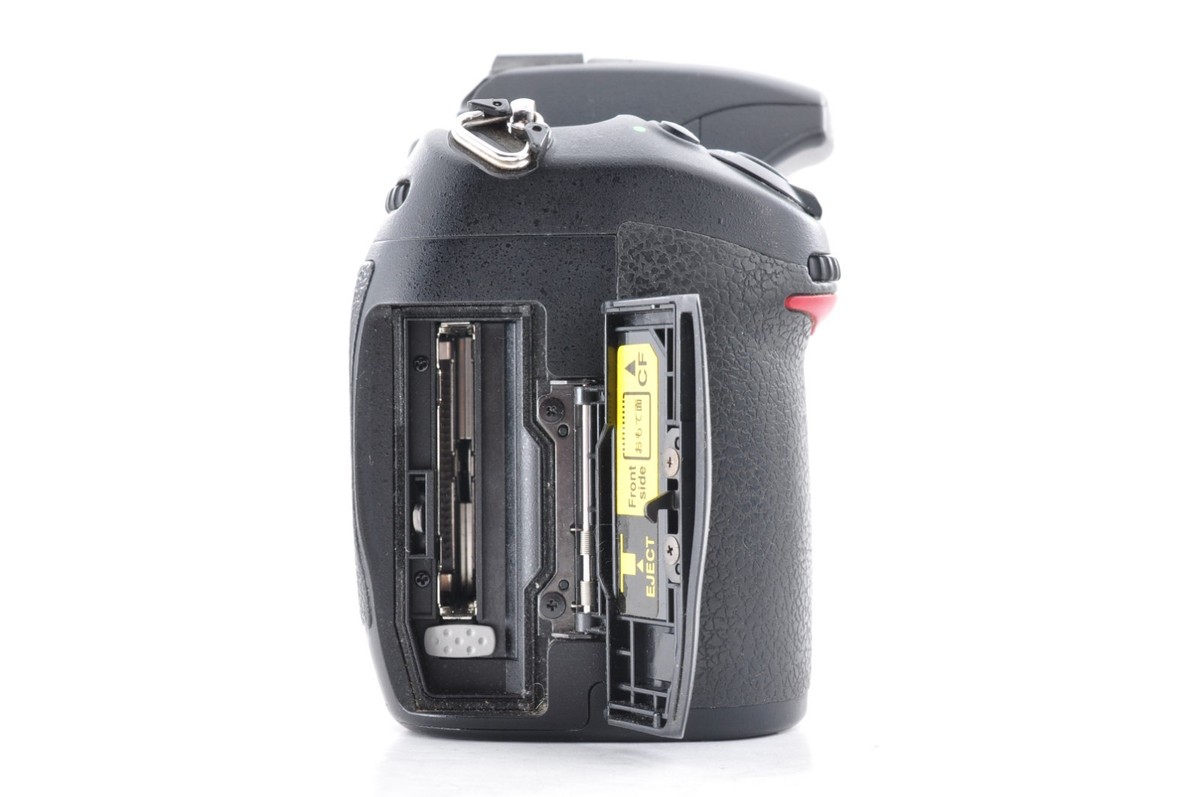 Only 30,530 Shots] Nikon D300 DSLR Camera w/ AF-S DX NIKKOR 18