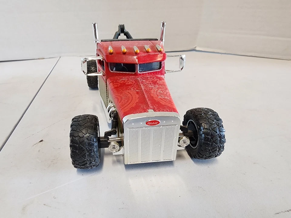 Jada Toys HOBBS & SHAW CUSTOM PETERBILT TRUCK FAST & FURIOUS1:24 - Image 2 of 4