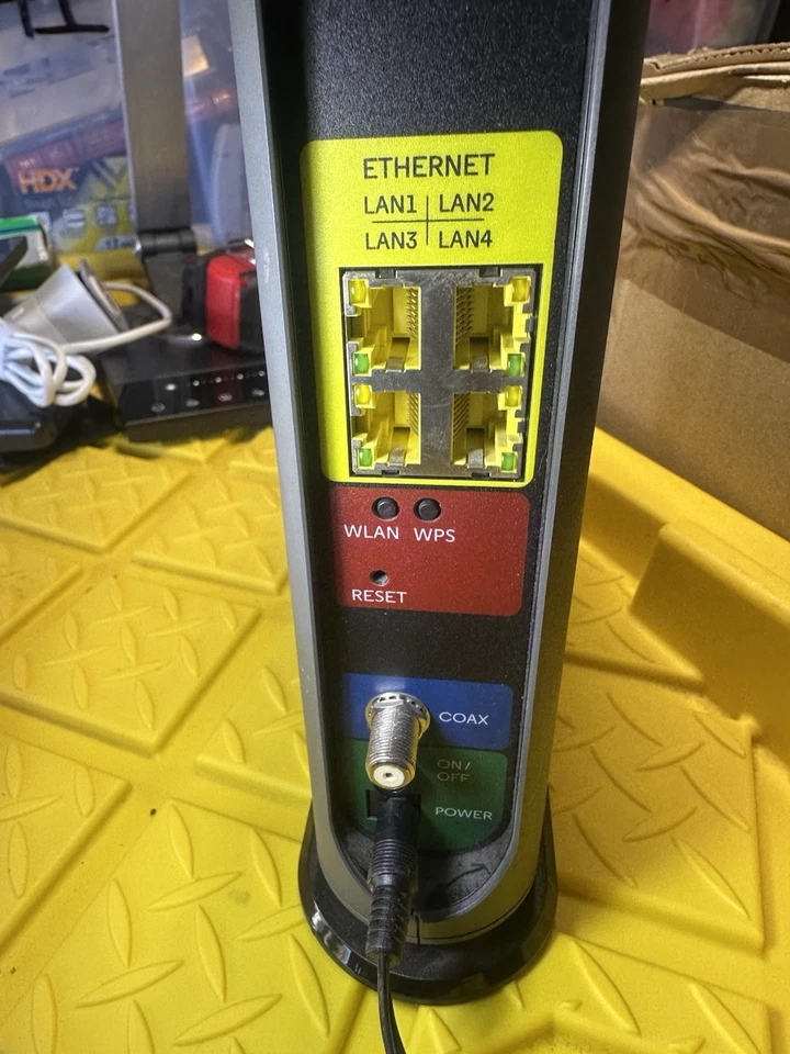 Motorola MG7550 16X4 Cable Módem Plus AC1900 Router WiFi con Adaptador de CA Foto 3 de 4