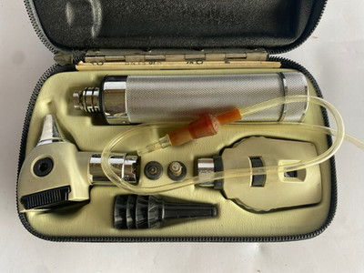 Welch Allyn Pneumatic Diagnostic Set. For Ears, Eyes, Nose and Throat with case.