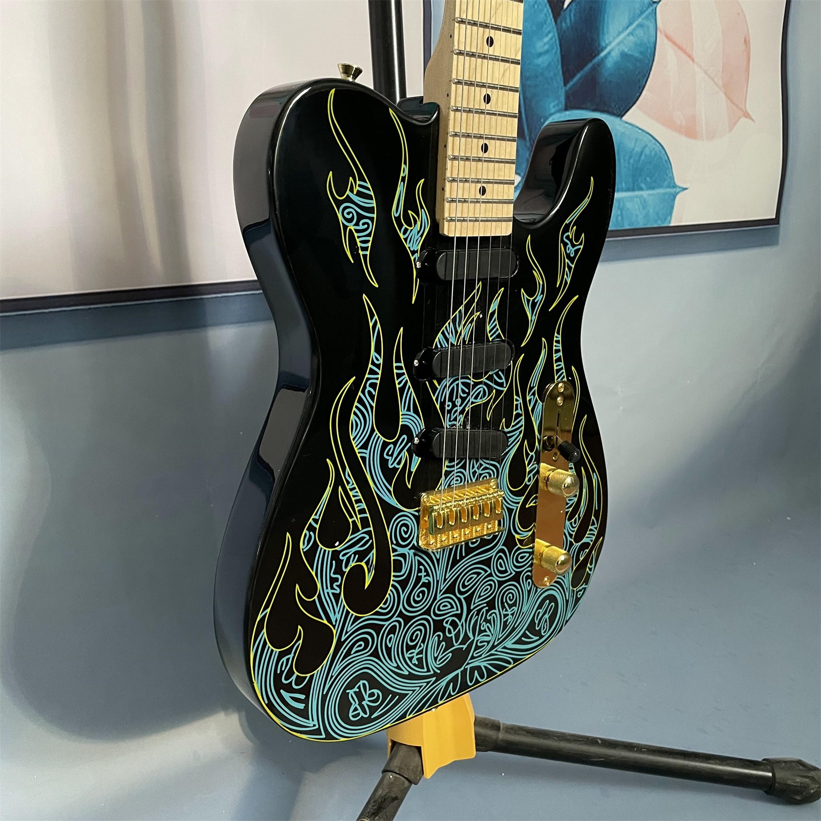 Electric Guitar Solid Body Basswood Body Maple Fretboard & Neck