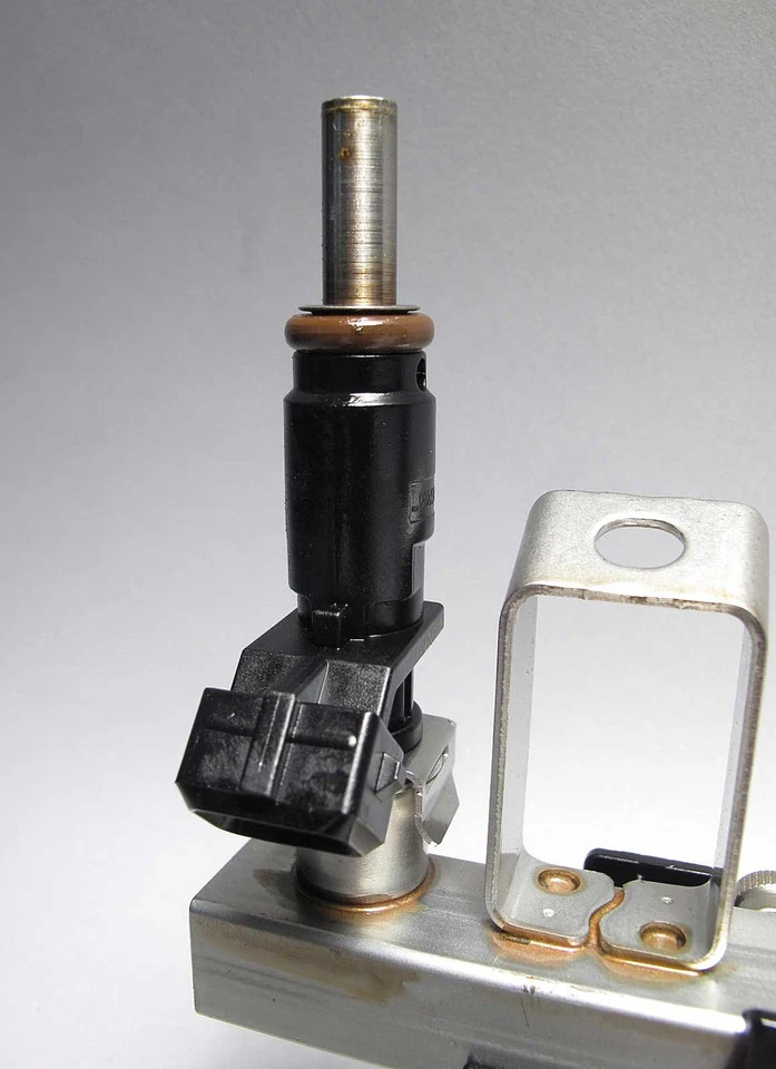 BMW N52 N52N 6 cilindros riel de combustible con inyectores 2006-2013 E60 E90 E92 OEM USADO Foto 2 de 3