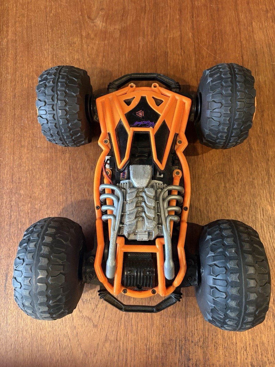 1995 Kenner 9.6V XRC RICOCHET RC Car With Controller and Charger