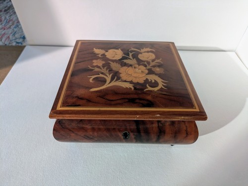 Vintage Sorrento Inlaid Floral Polished Veneer Wooden Music Box - Bild 4 von 7