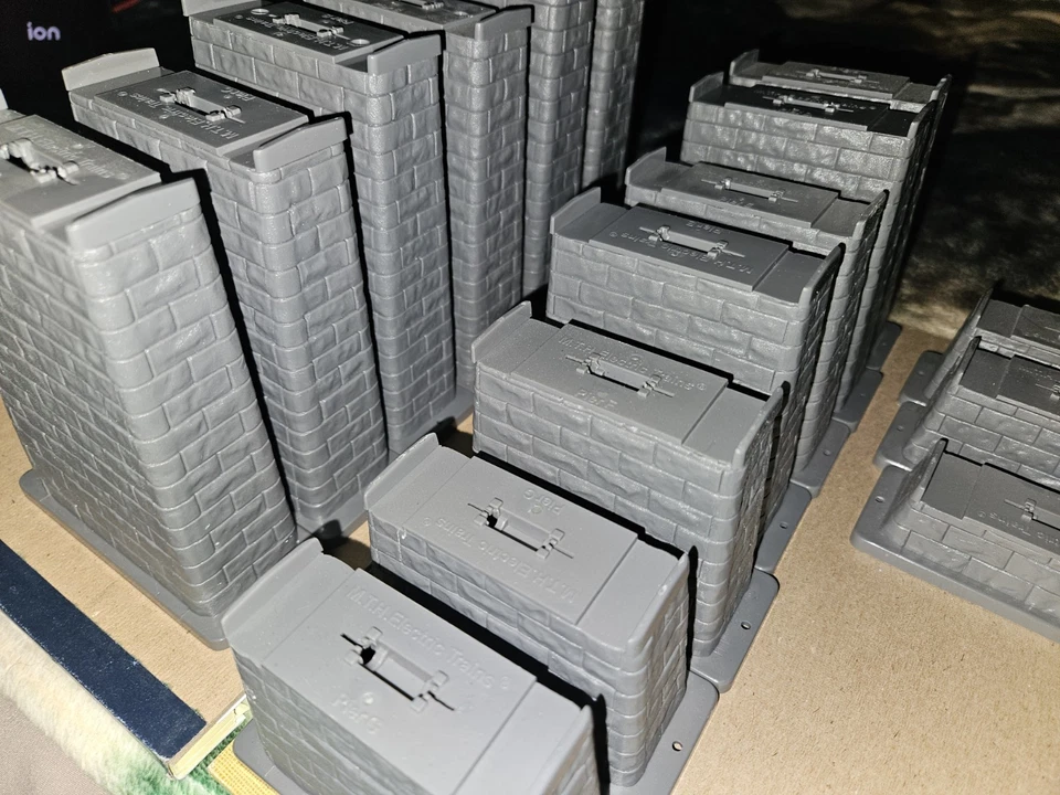 MTH TRESSLE PIECES, SOLD AS PICTURED, FEW PIECES MISSING, SEE PHOTOS - Image 2 of 4