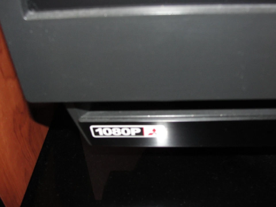 Mitsubishi Medallion Series 57"  1080P Rear-Projection DLP HDTV  Model: WD-57734 - Image 3 of 4