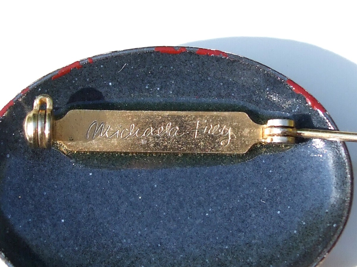 Broche émaillée Signée Michaela Frey - Occasion - Pièce De Créateur