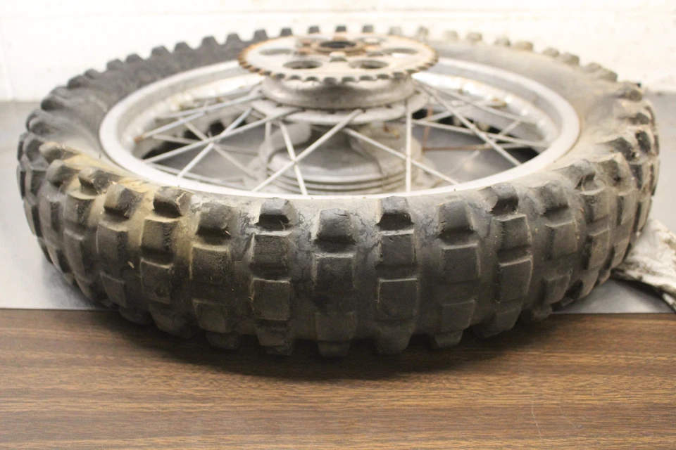 Llanta trasera Yamaha RT1 360 1970 (4,00-18) A340 Foto 2 de 4