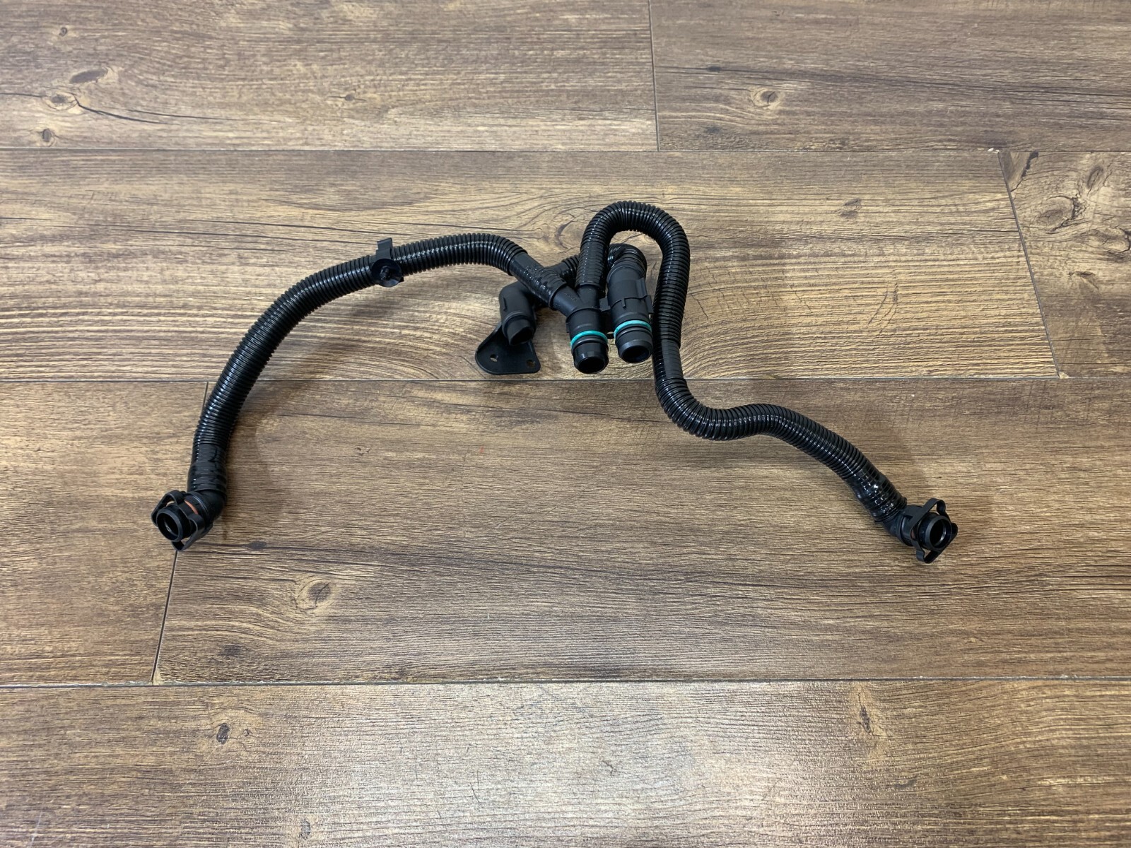 0812 Audi A4 A5 Crankcase Breather Hose Vent Pipe 06E103217AA OEM