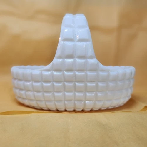 Duncan & Miller 1950s milk glass Basket Quilted Blocks Pattern Vintage Rare Find