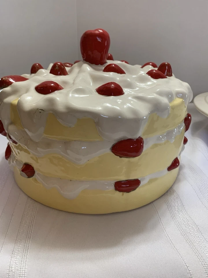 Prato de bolo vintage de cerâmica com pedestal de morango + aparência de cúpula Leia - Imagem 4 de 4