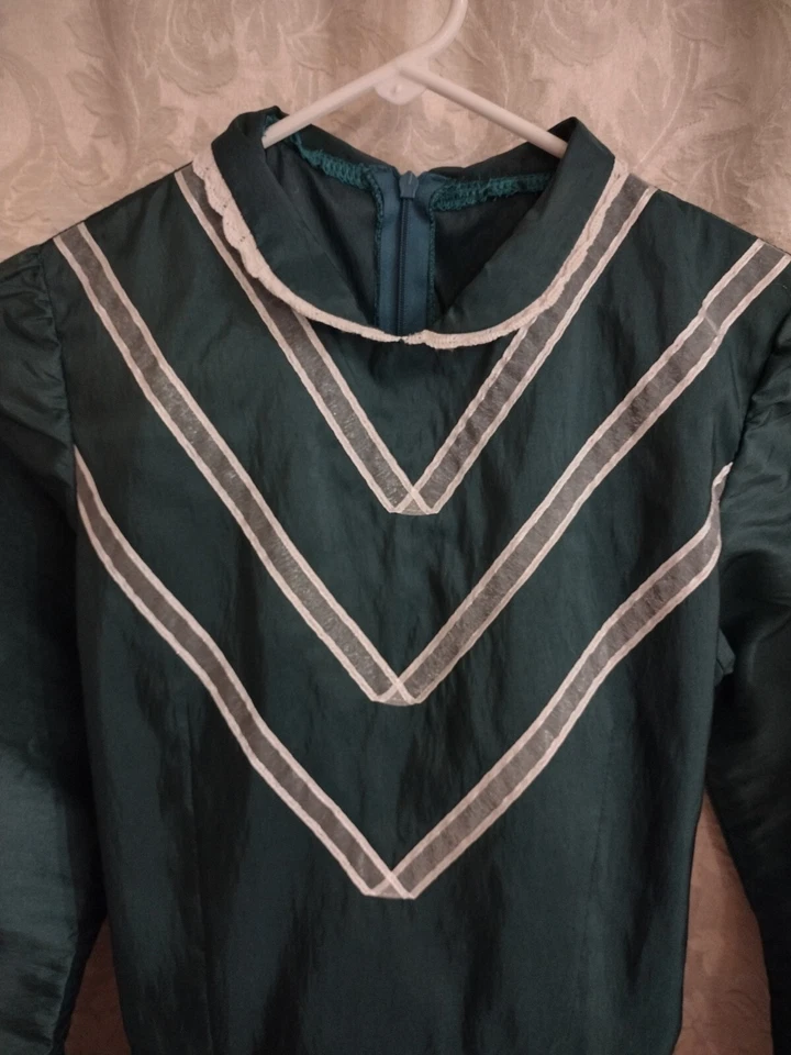 Túnica de Navidad Hecha a Mano Borde de Encaje Verde Mangas Largas Niña Talla 10-12 Mediana Foto 3 de 4