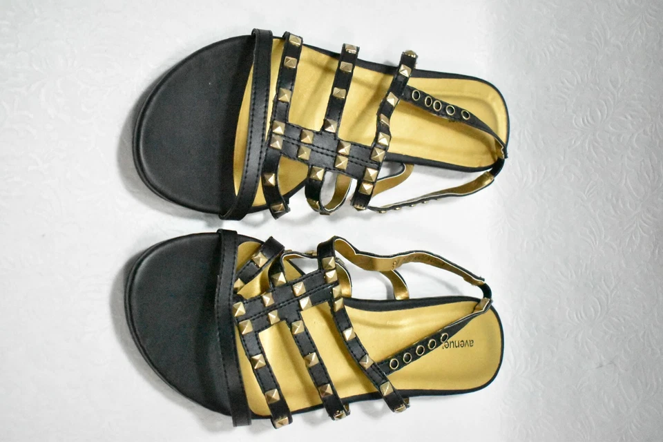 Sandalias Avenue talla 9 anchas negras con tachuelas doradas para mujer nuevas Foto 3 de 4
