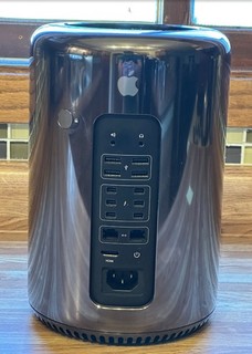 Apple Mac Pro (SSD da 500 GB 3 5 GHz 6 Core Intel Xeon E5 64 GB RAM)