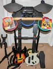 Wii Guitar Hero Band Drums 2 Guitars + Stand + Microphone 2 Games All Chords