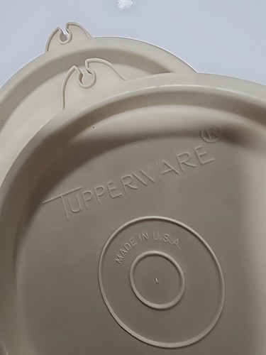 Tupperware 733 Tan / Cream Replacement Lid 3.75" Diameter Round - Picture 3 of 3