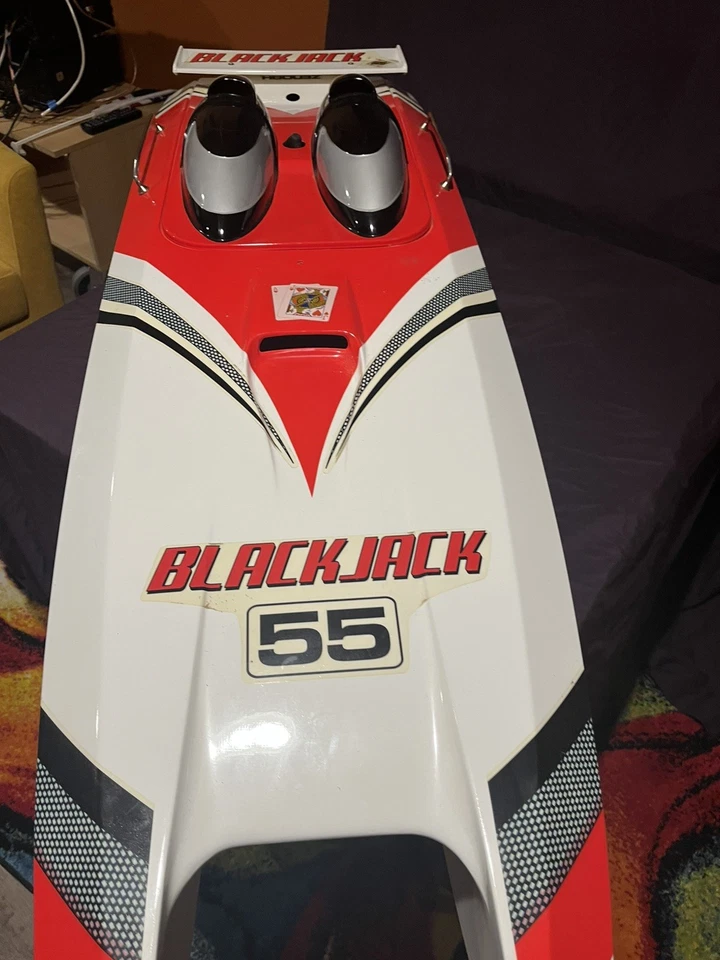 Catamarán Blackjack 55 RC con unidades MHZ dobles Foto 2 de 4