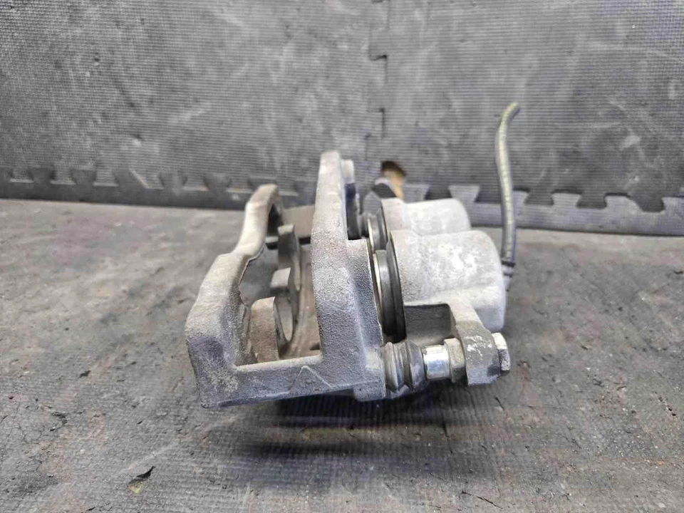 2018 GMC Yukon Front Passenger Brake Caliper 12 13 14 15 16 17 18 19 20 OEM Foto 4 de 4