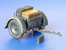 Plus Model 1/35 Sd.Ah.33 10.5cm Nebelwerfer 35 / 40 Ammo Transport Trailer 179