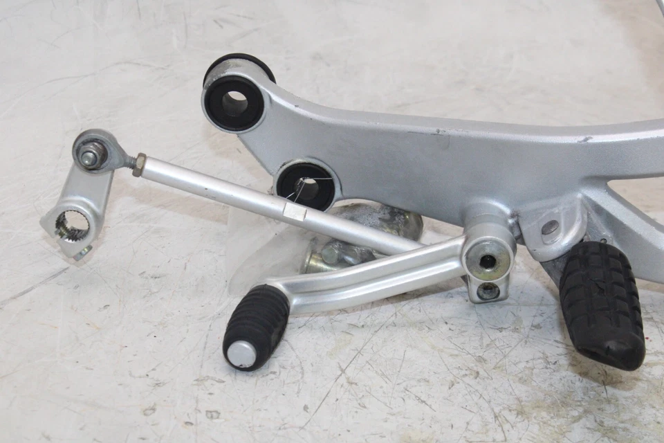 Juego trasero izquierdo Ducati Monster 900 1998 fabricante original estriba con palanca de cambios Foto 2 de 4