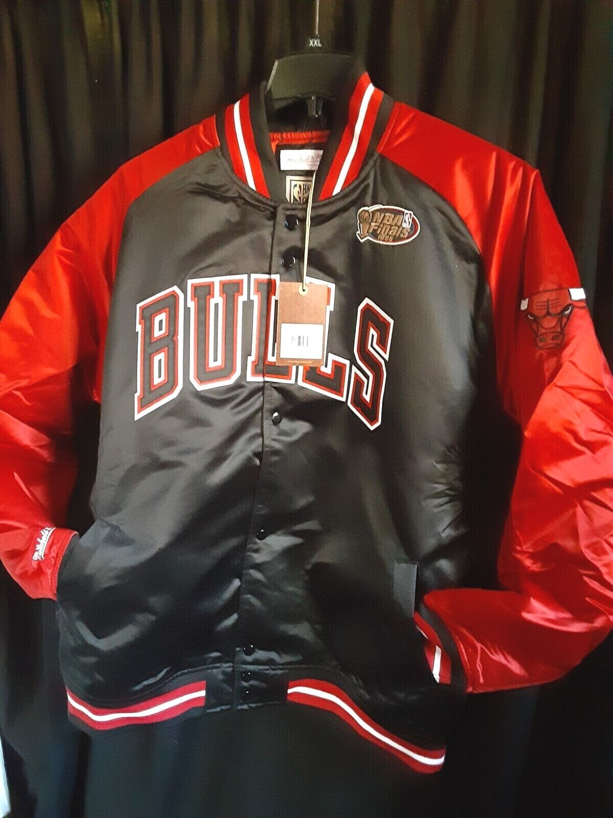  Mitchell and Ness Chicago Bulls NBA Backboard Jacket (Scarlet)  : Sports & Outdoors