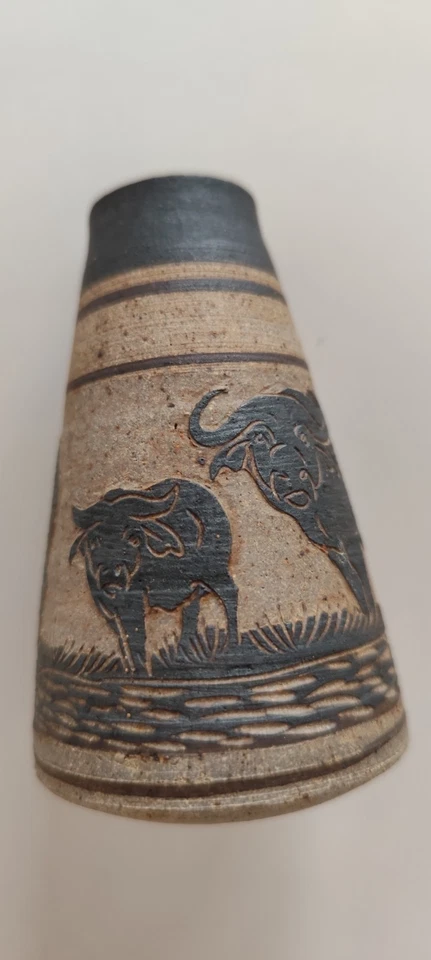 Petit vase en terre cuite motifs Buffles - Photo 2/4