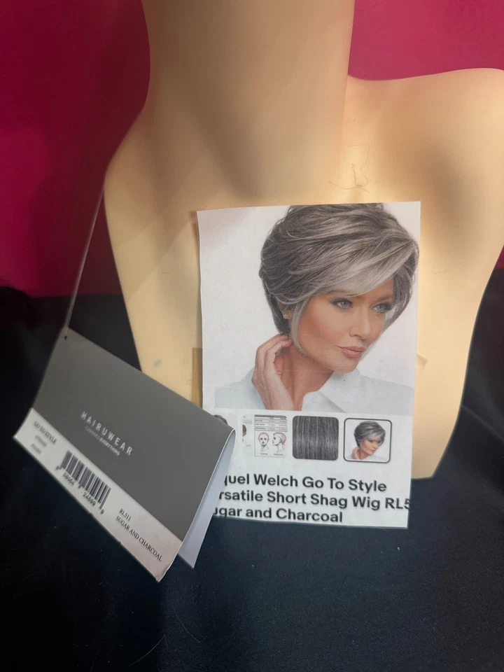 Peluca Raquel Welch "Go To Style" Azúcar y Carbón Foto 2 de 4