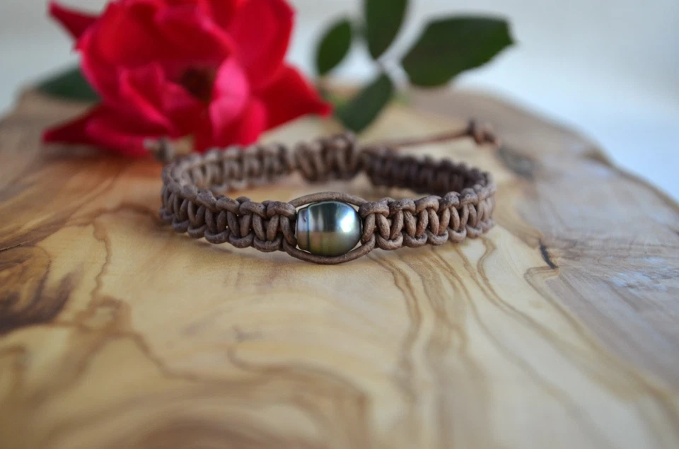 大溪地珍珠皮革手链手工编织 Macramé 可调节手链 — 第 4/4 张图片