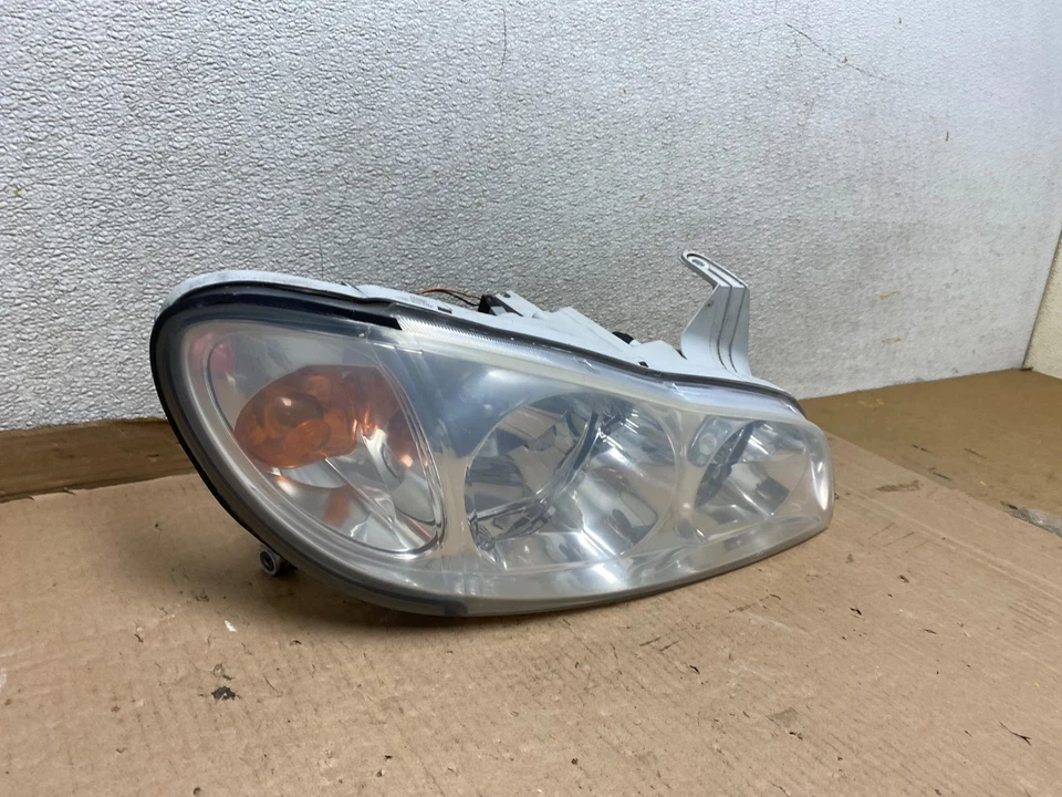 2000 to 2001 Infiniti I30 Right Passenger RH Side Headlight Halogen U8484 DW - Image 3 of 4